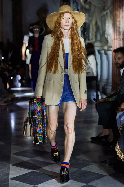 Look 50